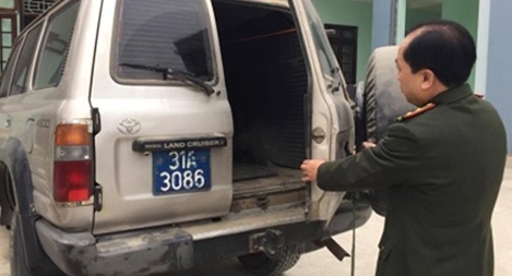 Khi xe biển xanh là "vé thông hành"