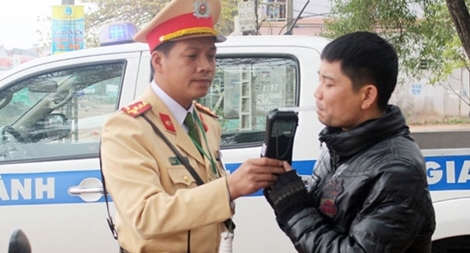 Tuần tra giao thông, tóm nhiều vụ "hàng trắng"