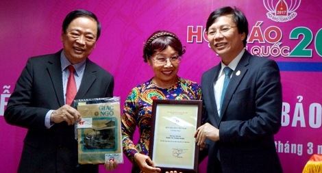 Lễ hiến tặng hiện vật cho Bảo tàng Báo chí Việt Nam: Những kỷ vật biết nói…