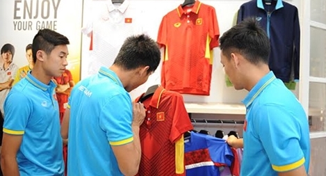 Biểu tượng chiến thắng trên áo đội tuyển bóng đá Việt Nam