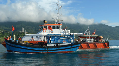 Bị tàu lạ đâm, 9 thuyền viên mất tích ngoài biển