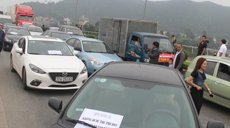 Người dân tiếp tục phản đối trạm thu phí BOT cầu Bến Thủy 1