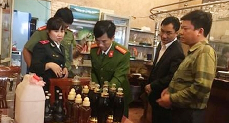 Hà Nội kiểm tra, thu giữ hàng ngàn lít rượu không rõ nguồn gốc