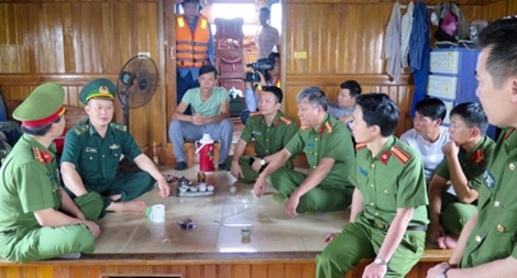 Chống “cát tặc” ở cửa sông, cửa biển