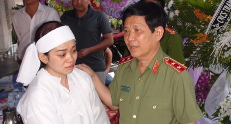 Pháp luật cần xử lý nghiêm minh hành vi chống người thi hành công vụ