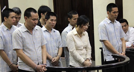 Phía sau các vụ án đầu độc: Tội ác có tên Cyanid