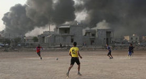 IS điên cuồng đốt nhà máy hóa chất