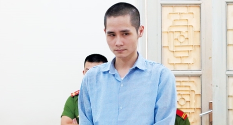 Va chạm giao thông, dùng kéo đâm cả một gia đình