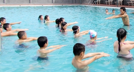 Học bơi phải học cả kỹ năng cứu đuối