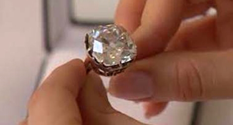 Chiếc nhẫn với số phận hy hữu