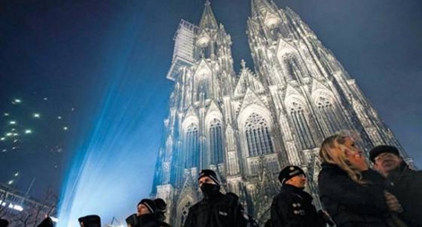 Nước Đức tuyên chiến và trấn áp những luồng thông tin giả