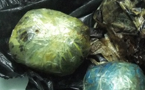 Bắt 2 đối tượng mua bán thuốc phiện