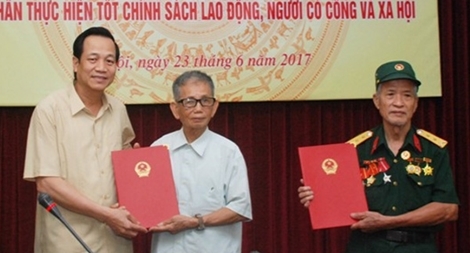 2 cụ ông phanh phui gần 3 nghìn hồ sơ giả giúp thu hồi 150 tỷ đồng