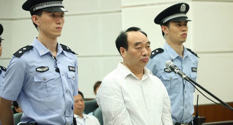 “Dâm quan” ngã ngựa vì clip sex