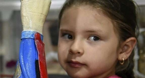 Cánh tay siêu anh hùng 3D