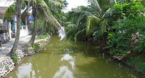 Hai chị em sinh đôi và bạn học đuối nước thương tâm