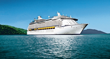 3.000 khách tàu biển Voyager of the Seas cập cảng Chân Mây và Nha Trang