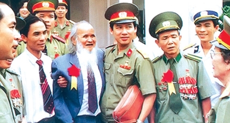 Chuyện chưa biết về Anh hùng Núp qua lời kể của nhà văn Trung Trung Đỉnh