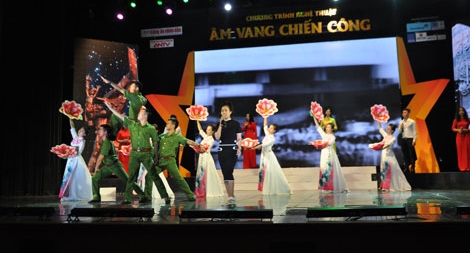 "Âm vang chiến công" vinh danh người chiến sĩ