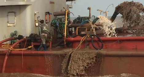 Ngư dân “vơi bát cơm” vì cát tặc lộng hành