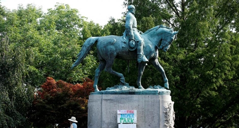 Khi những “tượng đài của lòng hận thù” bị… xét lại