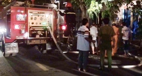 Ba người thoát chết từ vụ hỏa hoạn trong đêm