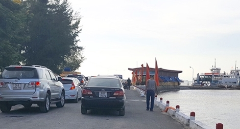 Người lao động “bơ vơ” sau khi dừng hoạt động bến phà Đình Vũ