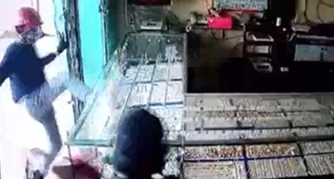 24 giờ lần tìm dấu vết băng cướp có súng