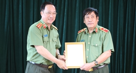 Công bố quyết định nghỉ công tác chờ hưu trí đối với Thiếu tướng, GS.TS Trương Giang Long