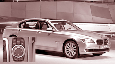 Lái xe… một tay