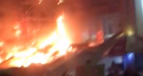 Quán trà sữa ở Hồ Gươm Plaza bốc cháy ngùn ngụt