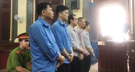 Giả từ khẩu trang đến… bao cao su