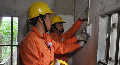 Khoảng 16.000 hộ nghèo sẽ được sửa chữa và lắp đặt miễn phí thiết bị điện