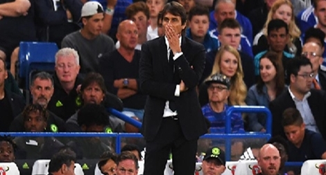 Ông Conte tung “cờ trắng”