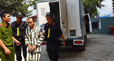 Truy tìm “bóng ma” thoát y