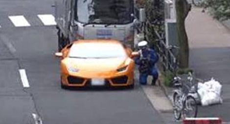 Siêu xe “chào thua” vận tốc xe thô sơ