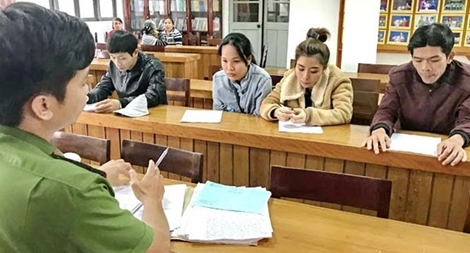 Dùng CMND tên người này, ảnh người khác mua hàng trả góp, chiếm đoạt tài sản