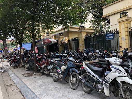 Kiểm tra các bãi trông giữ xe tại Hà Nội:“Sờ” đâu cũng thấy sai phạm