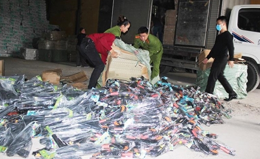 Hàng nghìn khẩu súng nhựa được chuyển từ Móng Cái về Thanh Hóa