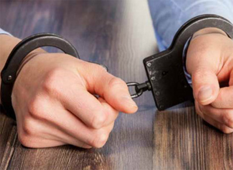 Giúp vợ trông trẻ, nhạc công giở trò đồi bại