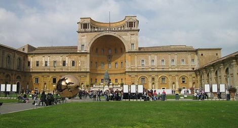 Các công trình của Vatican được “khoác áo” làm từ sữa bò