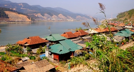 Xuân về ở “thị xã hẹp trong một tầm tiếng gọi"