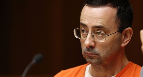 Vì sao “yêu râu xanh” có thể lộng hành?