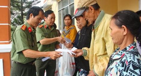 Mang hương Tết đến với người dân Nam Trung bộ