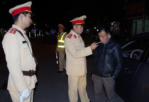 Hà Nam: Xử phạt gần 1.000 tài xế có "hơi men"