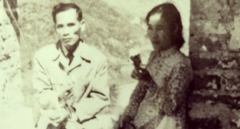 Bà Tôn Lệ Minh - vợ nhà thơ Lưu Trọng Lư: “Em chải lại đời anh”