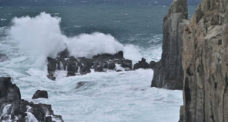 Vách đá tự sát nổi tiếng ở Nhật Bản