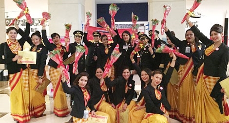 Đội nữ phi hành đoàn đầu tiên bay vòng quanh thế giới