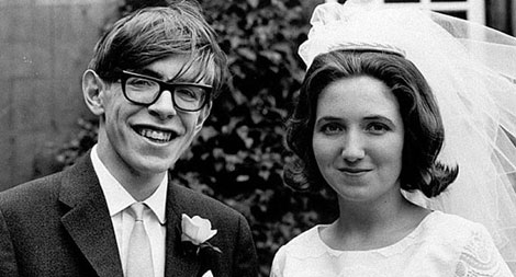 Stephen Hawking: Sự nghiệp chói sáng và cuộc hôn nhân không đẹp như phim
