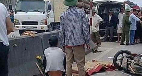 Xe giường nằm đâm thương vong 4 người đi lấy thuốc nam